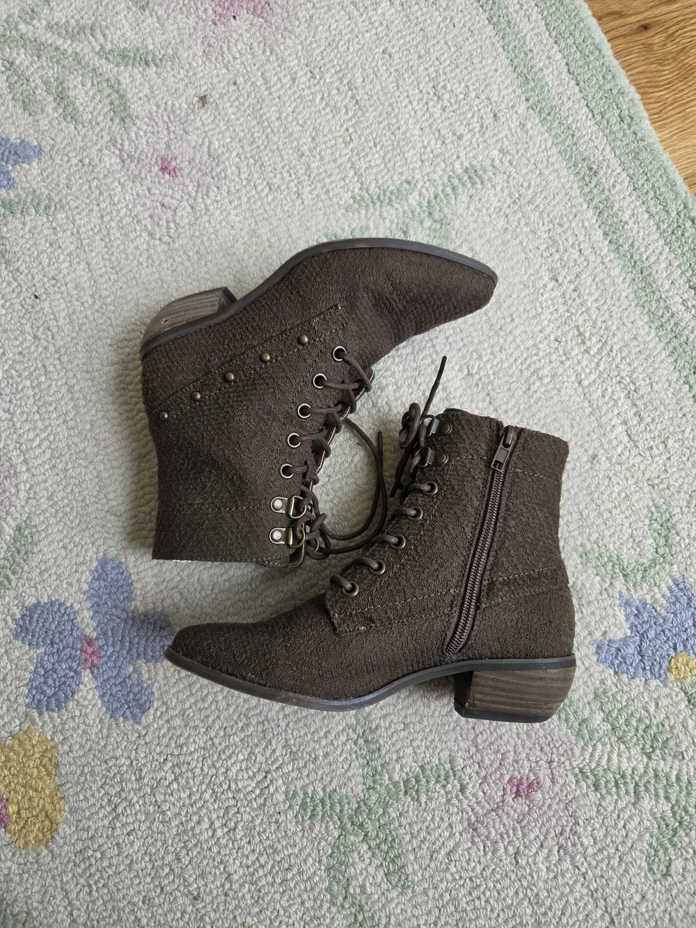 JOYFOLIE Eliza Boot in Brown size 2 Youth